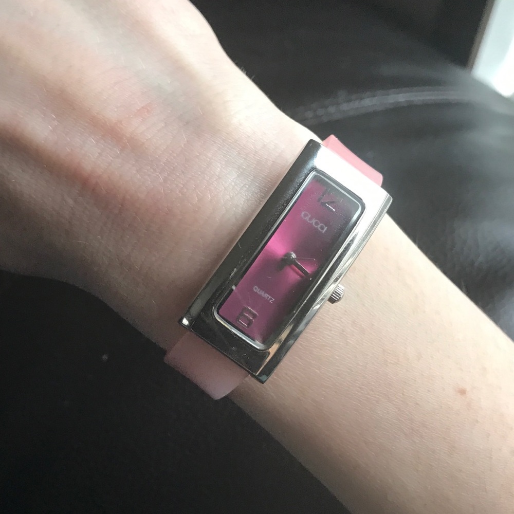 Rare vintage Gucci ladies pink adjustable watch